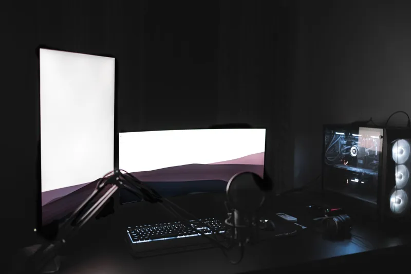 Owning the Dark: How Streaming at 3 AM Turned Night Owls Into Loyal Superfans